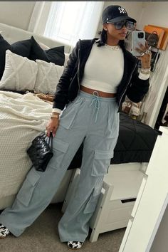 Cargo Pants Outfit Winter, High Low Fashion, Cargo Pants Style, Cargo Pants Outfits, Sporty Street Style, Winter Pants Outfit, Denim Cargo Pants