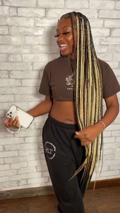 Smeduiem Knotless Peekaboo, Large Knotless Braids Hairstyles Color, Mixed Color Box Braids Black Women, Box Braid Hair Color Ideas, Blonde Knotless Braids Hairstyles, Balayage Knotless Braids, Black And Blonde Knotless Braids With Curls, Knotless With Blonde, Knotless With Highlights