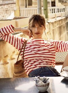 WAKE UP MONDAY Jeanne Damas Style, French Capsule Wardrobe, Dress Like A Parisian, Outfit Elegantes, Lara Stone, Style Parisienne, Jeanne Damas, Salopette Jeans, French Girl Style