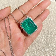 Emerald Doublet Necklace features semi precious green stone and cz diamonds in rectangle shape. Ideal to pair with your design outfits and bridal wedding gown. These LUXURY Statement Green Pariba Tourmaline necklace surely elevate your look. Perfect Gift For her. *𝐏𝐑𝐎𝐃𝐔𝐂𝐓 𝐃𝐄𝐓𝐀𝐈𝐋* * 𝐌𝐚𝐭𝐞𝐫𝐢𝐚𝐥: Brass * 𝐏𝐥𝐚𝐭𝐢𝐧𝐠: White Rhodium Plated * 𝐒𝐭𝐨𝐧𝐞: AAA-quality CZ Diamond & Doublet. *𝐃𝐈𝐌𝐄𝐍𝐒𝐈𝐎𝐍𝐒* *𝐍𝐞𝐜𝐤𝐥𝐚𝐜𝐞* * 𝐖𝐞𝐢𝐠𝐡𝐭: 12 gm  * 𝐋𝐞𝐧𝐠𝐭𝐡: 17 Inches * Luxury Tsavorite Necklaces, Green Emerald Wedding, Wedding Gift Art, Luxury Green, Necklace Luxury, Emerald Wedding, Paraiba Tourmaline, Tourmaline Necklace, Deco Jewelry