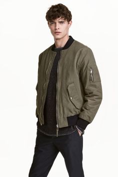 Padded bomber jacket | H&M Ma 1 Jacket, Mens Beanie Hats, Badass Style, Body Black, Army Jacket, Flight Jacket, Jeans Material, Urban Wear, Black Rib