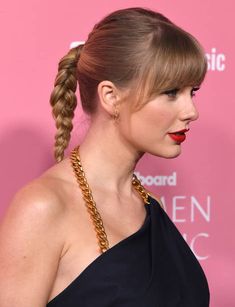 taylor swift's braided updo at the billboard music awards