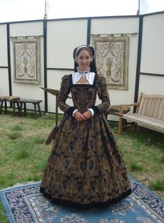 1560s Fashion, Madrigal Dinner, Lymond Chronicles, Tudor Clothing, 1500s Fashion, Damsel In This Dress, Fashion Timeline, Ren Fair, Royal Court