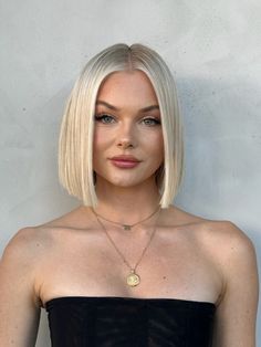 A stunning vanilla blonde 🍦 formula created by our Fansē Founder Tori Elyse will make you stop and stare! This luxurious and timeless bob haircut is nothing short of perfection mixed with precision by our very own, Easton. ✂ Save for your next hair appointment! 🪄 Vanilla Blonde Formula, Old Money Blonde, Bond Hair, Vanilla Blonde, Blonde Hair With Bangs, Asian Short Hair, Bob Hairstyles For Fine Hair, Hair Balayage, Hair Appointment