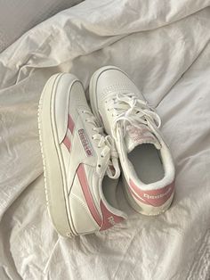 Reebok Pink Sneakers, Cute Reebok Shoes, Cute Sneakers Aesthetic, Shoes Under 100 Dollars, Downtown Girl Shoes, Reebok Aesthetic, Girl Shoes Sneakers, Reebok White Sneakers, White Reebok