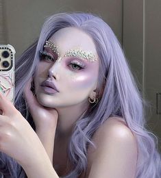 Fairytale Makeup Looks Princess, Alien Make Up Halloween, Mermaid Drag Makeup, Girls Halloween Makeup, Mermaid Fantasy Makeup, Scifi Makeup, Fairy Fantasy Makeup, Fairy Halloween Makeup, Halloween Makeup Artist