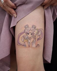 a woman's thigh with a tattoo design on the side of her leg and an image of a mouse