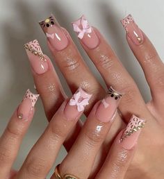 Beige And Pink Nails Design, Medium Short Nails Ideas, Valentines Nails Ideas Short, Short Acrylic Nails Square Fall, Short Square Acrylic Nails Designs Fall, Butterflies Nails Design, Brown Hello Kitty Nails, Brown Cute Nails, Old Lady Nails