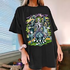 Beetle Juice Shirts, Beetlejuice Outfit Ideas, Haunted House Outfit, Halloween Horror Nights Outfit, Beetlejuice Outfits, Beetlejuice Shirt, Juice Movie, Spooky Fashion, Theme Park Outfits