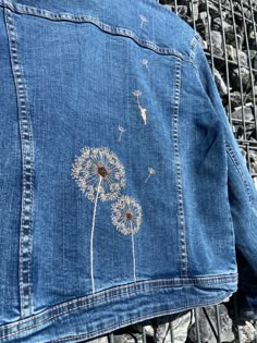 embroidered denim jacket handmade Denim Jacket Embroidery, Embroidery Jeans Diy, Denim Embroidery, Embroidered Denim Jacket, Denim Crafts, Embroidery On Clothes, Denim Diy, Painted Denim