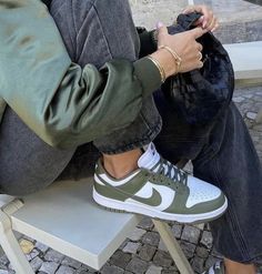 Nike Dunk Low Outfit, Nike Dunks Outfit, Khakis Outfit, Dunks Outfit, Trendy Shoes Sneakers, Shoes Outfit Fashion, Fresh Shoes, Green Sneakers, Hype Shoes