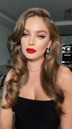 Red Lips Makeup Look, Red Lipstick Makeup, Formal Makeup, Red Lip Makeup, Elegant Makeup, Bride Makeup, Bridal Hair And Makeup, Lipstick Makeup, Red Lipstick