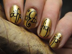 Lord of the Rings nail art. Start with a base of Orly “Glitz”, then write with gel ink pen the Elvish inscription found inside the ring.  Gel ink pens write on nail polish, can you believe it?? Lotr Ring, Ring Nails, Bright Nail Art, Sweet Nails, Silver Nail Art, Finger Nail Art, Diva Nails, Gel Ink Pens, Nail Ring