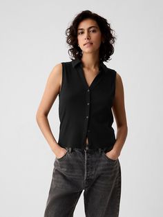 Saw this on Gap: Sleeveless Polo Outfit, Cropped Polo Shirt, Polo Outfit, Cropped Polo, Styling Ideas, Straight Pants, Polo Collar, New Wardrobe, Black Sleeveless