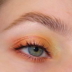 Orange Summer Makeup, Yellow Orange Eye Makeup, Sunrise Makeup Looks, Orange And Pink Makeup Looks, Prom Makeup Orange, Soft Yellow Makeup, Orange Wedding Makeup, Fun Summer Makeup, Simple Orange Makeup Looks