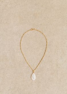 Gold-plated recycled brass and natural mother-of-pearl necklace;The natural material of this jewellery makes it unique: there may be variations in size and colour from one piece to another.;Length: 50 cm / 18.7 in