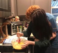 Cooking Couple Relationship Goals, Cute Couple Pics Cooking, Aesthetic Couple Cooking, Baking Aesthetic With Bf, Cute Couple Cooking Together Aesthetic, Bakery Couple Aesthetic, Baking Cookies Aesthetic Couple, Couple In The Kitchen Cute, Couple Cooking Dinner Together