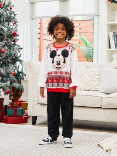 Celebrate Christmas in style with our officially licensed Disney matching outfits, featuring festive elements and IP character prints.
*Product features: Matching outfits for parent and child 
*Fabric characteristics: 100% polyester, 280G 
*Piece of product: One sweater or jumpsuit included 
*Neckline: Round 
*Sleeves: Long 
*Style: Christmas-themed, with IP character prints 
*Fit: Regular 
*Length: Standard Mickey And Friends Christmas, Character Prints, Mickey Mouse Characters, Family Matching Christmas, Family Pajama Sets, Solid Color Sweater, Mickey Mouse Cartoon, Friends Christmas, Matching Sweaters