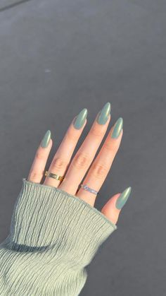 Acrylic Overlay Nails Chrome, Sage Green Gel X Nails, Nails 2 Colors Simple, Sage Green Crome Nails, March Chrome Nails, Pale Green Chrome Nails, Light Green Nails With Chrome, Crome Green Nail, Sparkly Sage Green Nails