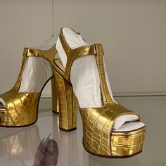 Jessica Simpson Ankle Gold Platforms 5" In Height Gorgeous Reflective Sassy And Stylish. Bold Glamour Glamorous Gold Sandals With 4-inch Heel, Glamorous Gold High Heel Sandals, Glamorous Platform Sandals For Night Out, Glamorous Patent Leather Heels With 4-inch Heel, Glamorous Open Heel Patent Leather Heels, Glamorous Patent Leather Open Heel Heels, Luxury Gold Sandals For Party, Glamorous Gold Sandals For Cocktail, Party Patent Leather Sandals With Round Toe