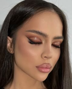 Summer To Fall Makeup, Spanish Wedding Makeup, Make Up Inspirations, Holiday Makeup Looks 2023, Fall Makeup Looks 2023, 2023 Fall Makeup, Cool Brown Eyeshadow Looks, Smoked Eyeliner Makeup, Angle Makeup Looks