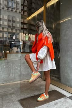 Adidas Gazelle Outfit, Look Adidas, Airport Outfits, City Outfits, Brunch Outfit, Sneakers Outfit, Looks Vintage