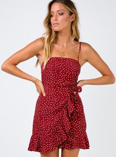 Buy Minis And Dresses Online Now At Princess Polly. Free Express Shipping On Orders Over $50! Dresses, Playsuits, Sets, Maxi, Evening Dresses. Aussie Online Fashion Boutique. Dresses For Teenagers, Green Princess, Elegantes Outfit Frau, Dresses For Summer, Mini Dresses Online, Dress Princess, Mode Casual, Floral Outfit