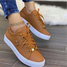 ¡Descubre los mejores outfits casual chic con zapatillas! Aprovecha nuestra oferta exclusiva en zapatillas elegantes para mujer. Haz clic en la imagen y consigue un descuento especial en tu primera compra. #ModaEnZapatillas #TendenciasEnZapatillas 👟🔥 Cute Ladies Shoes, Shoes For Women On Sale, Shoes For Women Nordstrom, Walmart Shoes Women, Ladies Shoes 2022, Heels Patterns, Mesh Fashion, Fashion Bottoms, Mode Design