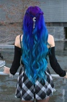 Crazy Dyed Hair, Crazy Color Hair Ideas, Cool Colored Hair, Woman With Blue Hair, Exotic Hair Color, Hair Color Underneath