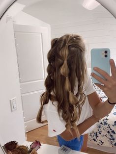 Hair Styles For Pictures Photography, Aestic Hairstyles, Summer Hairstyles Beachy, 4th Of July Hairstyles With Ribbon, Cute Vacay Hairstyles, Cute Cruise Hairstyles, Summer Hairstyles Brown Hair, Girly Summer Hairstyles, Cute Hair For Summer