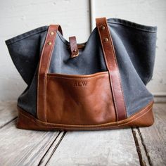 Market-Tote-Leather-Handbag-Holtz-Leather Purse Ideas, Cute Crossbody Bags, Waxed Canvas Bag, Sac Diy, Estilo Country, Hobo Bags, American Leather, Market Tote, How To Make Handbags