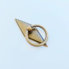 a metal pin with a ring on it's end in the shape of a triangle