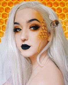 Brenna Neal | Makeup Artistry on Instagram: “🍯 honey 🐝 daenerys says “save the bees” lmao. i put real honey on my face for this one and it got everywhere, big oof. another…” Honeycomb Face Paint, Honey Bee Makeup Look, Halloween Bee Makeup, Bee Makeup Look, Honeycomb Makeup, Cirque Makeup, Makeup Colourful, Honey Costume