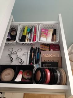 Skin Care Organization, Rangement Makeup, Penyimpanan Makeup, Room Organization Bedroom, Organization Bathroom, Makeup Drawer Organization, Makeup Drawer, Collection Ideas, Care Organization