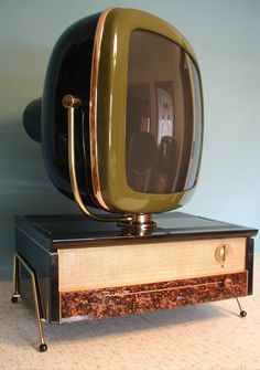 an old fashioned television sitting on top of a table