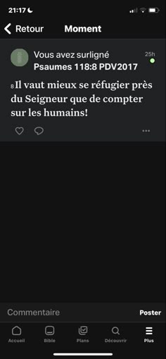 an iphone screen with the message comments on it, and two different languages in french