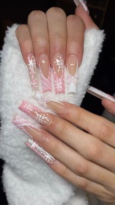 Snowflakes Acrylic Nails, Pink And Snowflake Nails, Pink And White Nails Christmas, Pink Snowflakes Nails, Snowflake Pink Nails, Winter Themed Acrylic Nails, White Pink Christmas Nails, Girly Holiday Nails, Snow Flake Acrylic Nails