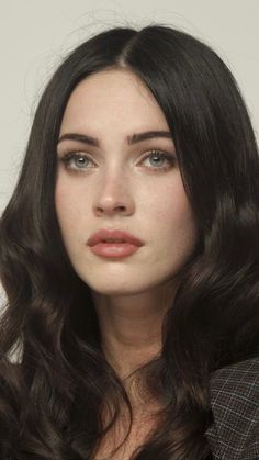 Dark Brown Hair Pale Skin, Megan Fox Face, Megan Fox Makeup, ليلي كولينز, Brown Eyes Aesthetic, Megan Fox Pictures