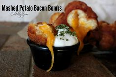 mashed potato bacon bombs Potato Bomb, Potatoe Ideas, Tailgating Food, Potatoe Recipes, Potato Bacon, Cheese Mashed Potatoes, Skillet Recipes, Football Party Food, Bowl Food