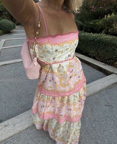 Girly Brunch Outfit, Floral Aesthetic Outfit, Old Money Style Dress, Flowy Clothes, Mom Picture, Charlotte York, Summer Elegance, Dresses By Pattern, Pink And White Dress