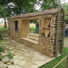 a log cabin made to look like it has been built into the ground with logs