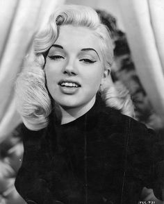 Oud Hollywood, Cabelo Pin Up, 1950s Hairstyles, 50s Hairstyles, Julie Newmar, Diana Dors, Jacques Fath, Pin Curls, Vintage Makeup