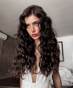 Dark Brown Beach Hair, Brown Curls Aesthetic, Dark Curly Hair Aesthetic, Dark Brown Hair Aesthetic, 2c Wavy Hair, Curly Hair Goddess, Long Dark Curly Hair, Wavy Hair Layers, Dark Brown Wavy Hair