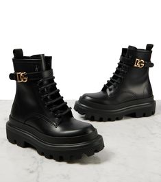 Leather Combat Boots, Dolce Gabbana Shoes, Ankle Boots Flat, Shoe Box, Fashion Boots, Leather Shoulder Bag, Black Boots, Designing Women, Combat Boots