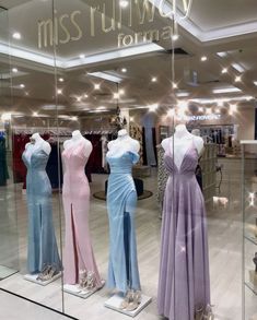 Rental Dresses Store, Dress Display Ideas, Dresses For A Wedding, Gown Boutique, Rental Wedding Dresses, Modest Evening Dress, Dress Display