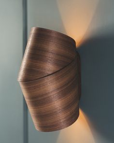 Close up on Tom Raffield Neap Wall Light Zen Area, Sauna Lights, House Lights, Autumn Interior, Wall Lighting Design, Art Light