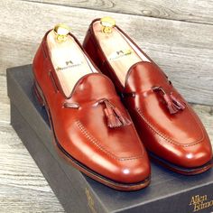 * Brand New In Ae Box * Allen Edmonds New In Box Cavalier - 2862 - Loafer Size 10.5 C Color Chili Orig $395 This Listing Includes: Allen Edmonds Shoes (Brand New * First Quality) Cotton Flannel Shoe Bags (* New *) Shoehorn (Made In Usa * New *) Shoebox (Allen Edmonds * New *) Optional Cedar Shoe Trees (Brass Knobs New) - Add $15 Since These Are Brand New, We Have Not Done Any Prep, But If You Prefer Req Any Or All Of Our Careful Steps Elegant Red Tassel Loafers With Rubber Sole, Elegant Red Tassel Loafers For Business, Elegant Dress Shoes With Red Sole For Galas, Classic Tassel Loafers With Red Sole, Elegant Loafers With Red Sole And Closed Toe, Elegant Closed Toe Loafers With Red Sole, Luxury Closed Toe Tassel Loafers For Galas, Luxury Tassel Loafers With Closed Toe For Galas, Mens Loafers Shoes