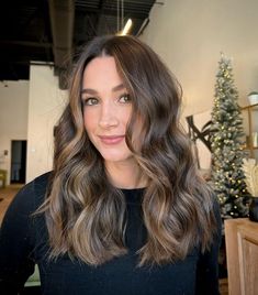 Balayage Hair Brunette Money Piece, 2024 Brunette Hair Color, Cool Toned Brunette Balayage, Dimensional Brunette With Money Pieces, Brown Dimensional Hair, Multidimensional Brunette, Brunette Dimensional Hair, Trendy Balayage, Dimensional Brunette