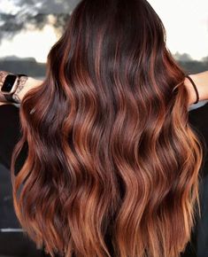 35 Reddish Brown Hair Colors You'll Fall In Love With Reddish Brown Ombre Hair, Cooper Brown Highlights, Cooper Brown Balayage Brunette, Cooper Balayage Brunettes, Copper Balayage Brunette, Deep Red Hair