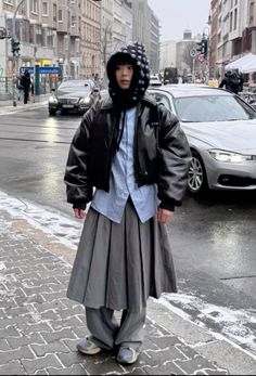 Old People Clothes, Japanese Outfits Aesthetic, Taiwan Street Fashion, Treemingbird Style, Yohji Yamamoto Street Style, Txt Fashion, Winter Layering Outfits, Fashion Inspo Casual, Quoi Porter